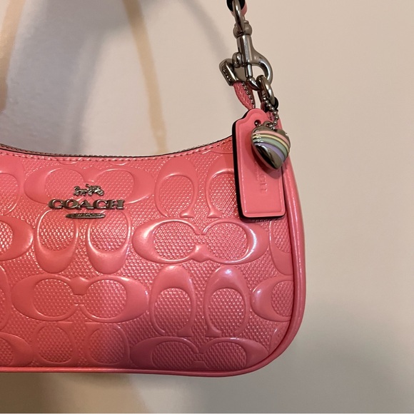 NWT Coach! Teri Mini Crossbody Bag
In Signature Leather With Heart Charm 🌸 - Picture 7 of 9